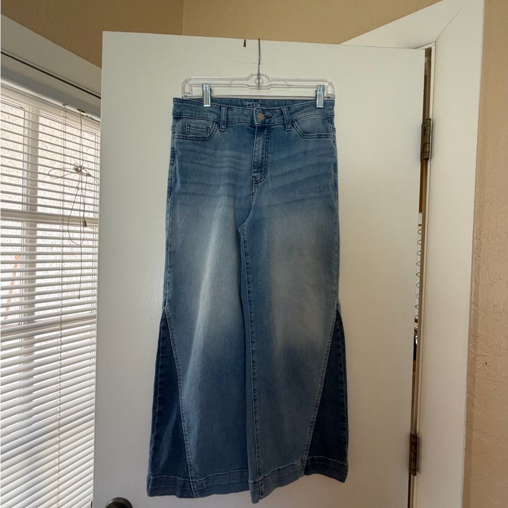 Time and Tru High-Rise Wide Leg Jeans in Medium Blue Wash - Picture 2 of 5